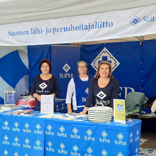 SuPerin puheenjohtaja Silja Paavola, toiminnanjohtaja Arja Niittynen ja asiantuntija Sari Erkkilä