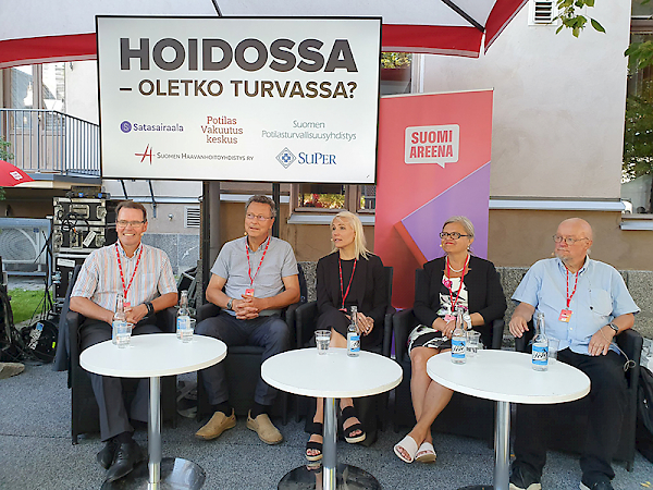 Hoidossa − oletko turvassa? -keskustelu: Ermo Haavisto, Eero Hirvensalo, Marina Kinnunen, Salla Seppänen ja Osmo Soininvaara.