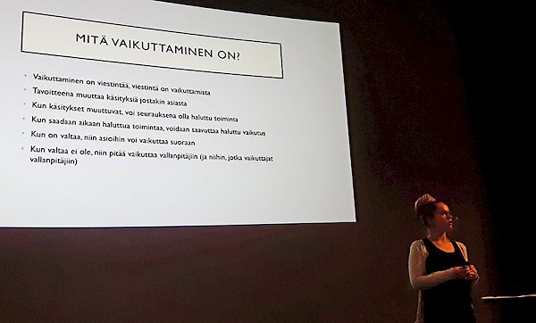 Hanna Sarkkinen luennoi SuPerin ammattiosastojen puheenjotajille